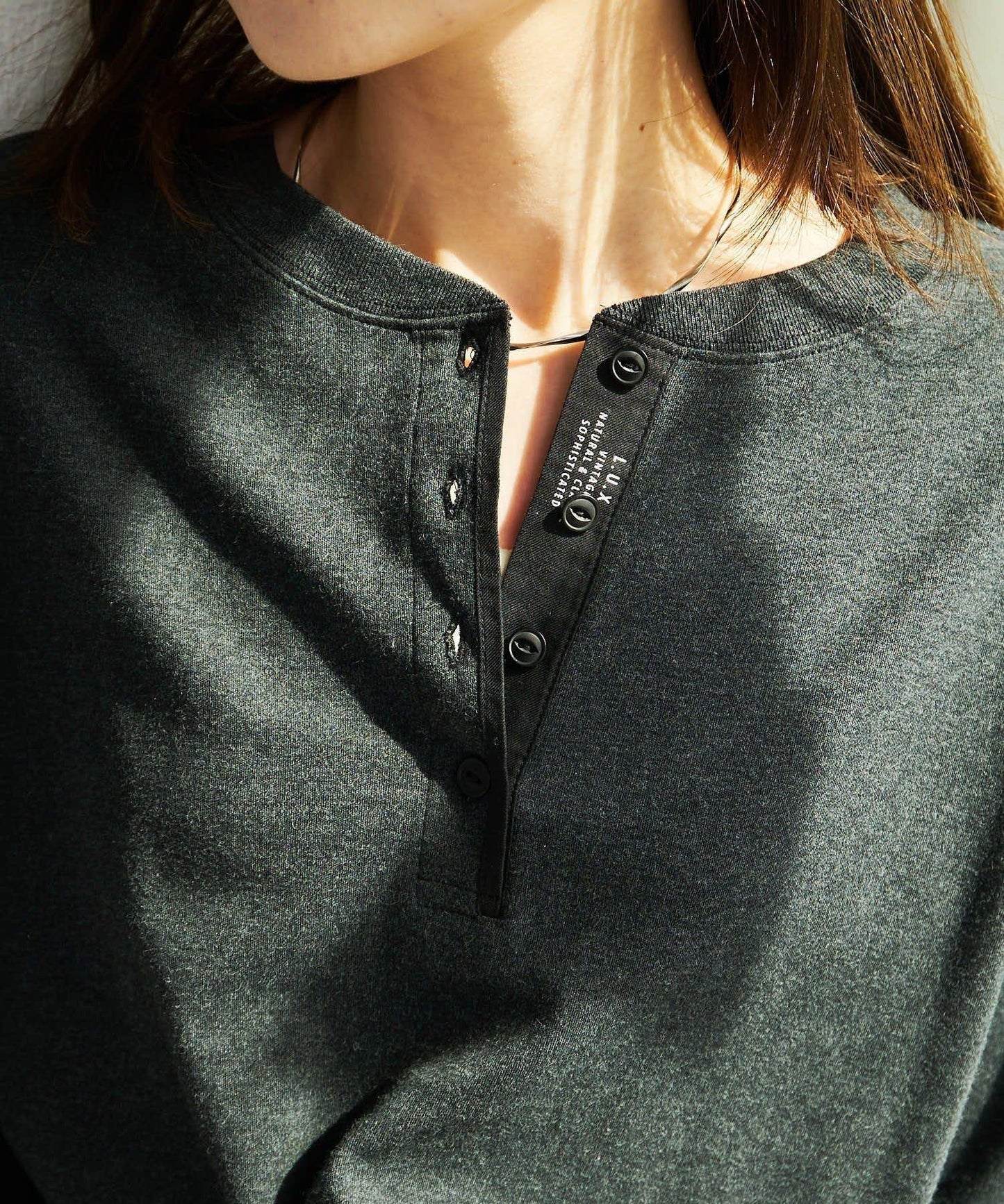 順滑磨毛雙面穿亨利領T恤