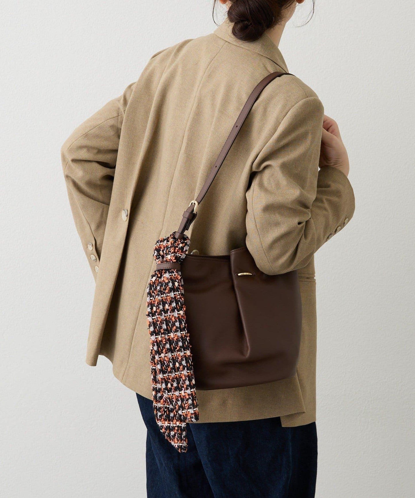 附絲巾皮革兩用單肩包