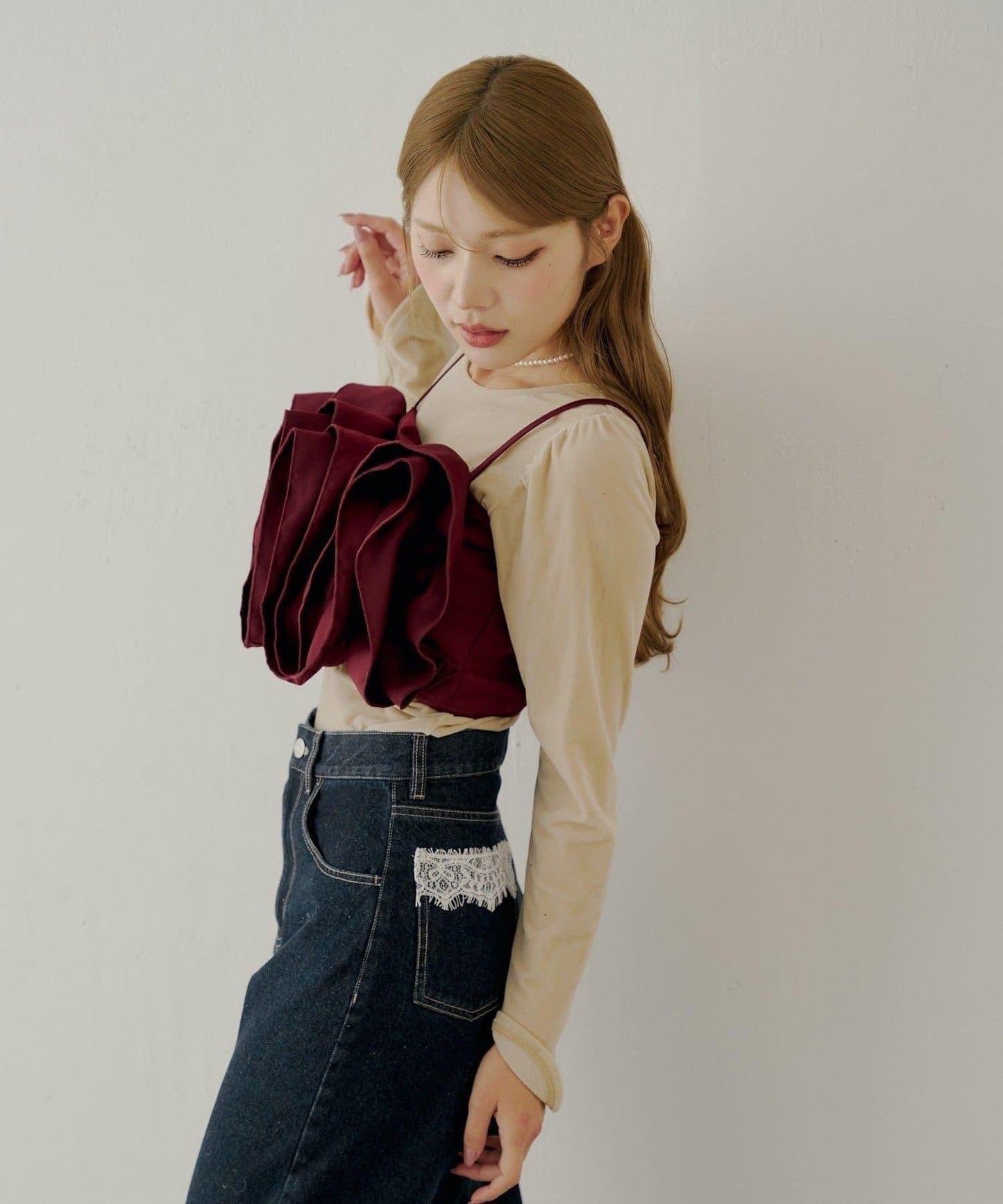 【Chico】荷葉邊吊帶+天鵝絨上衣套裝