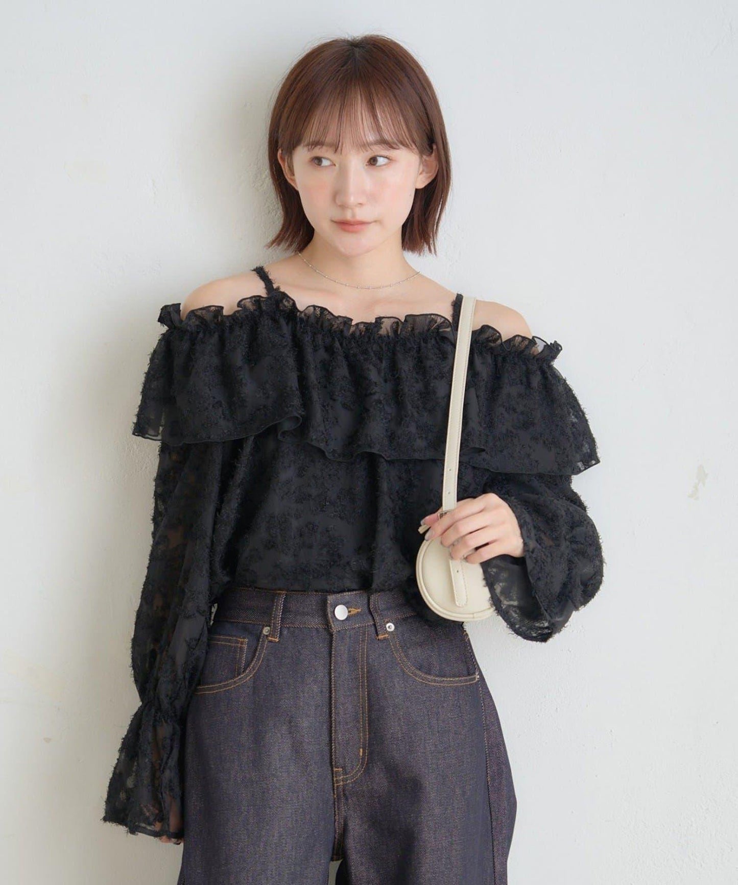 【mystic】[mline]荷葉邊一字肩襯衫