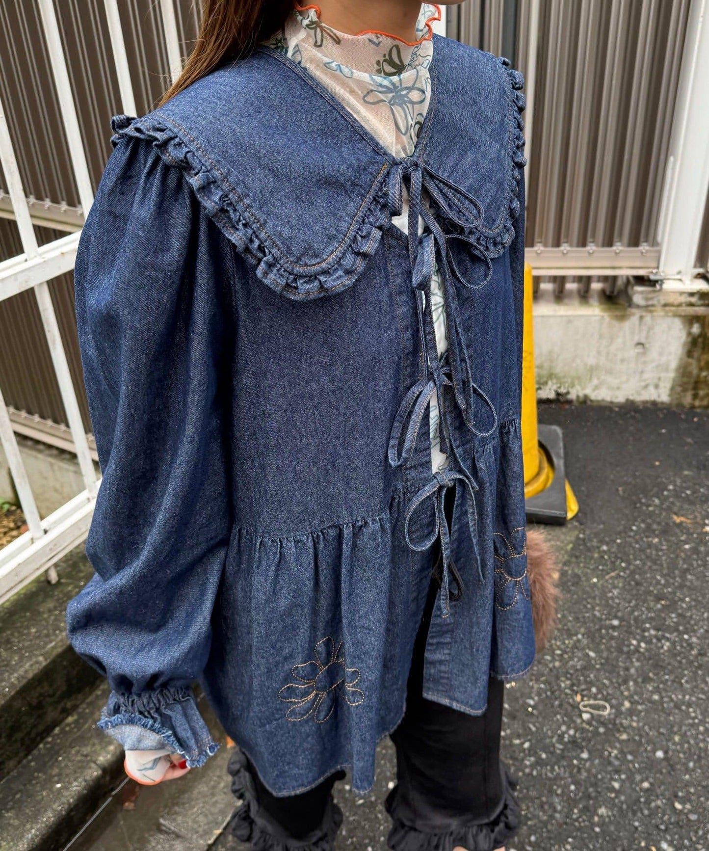 【HELLO.SANFRANCISCO/ハローサンフランシスコ】帶領雛菊刺繡牛仔襯衫