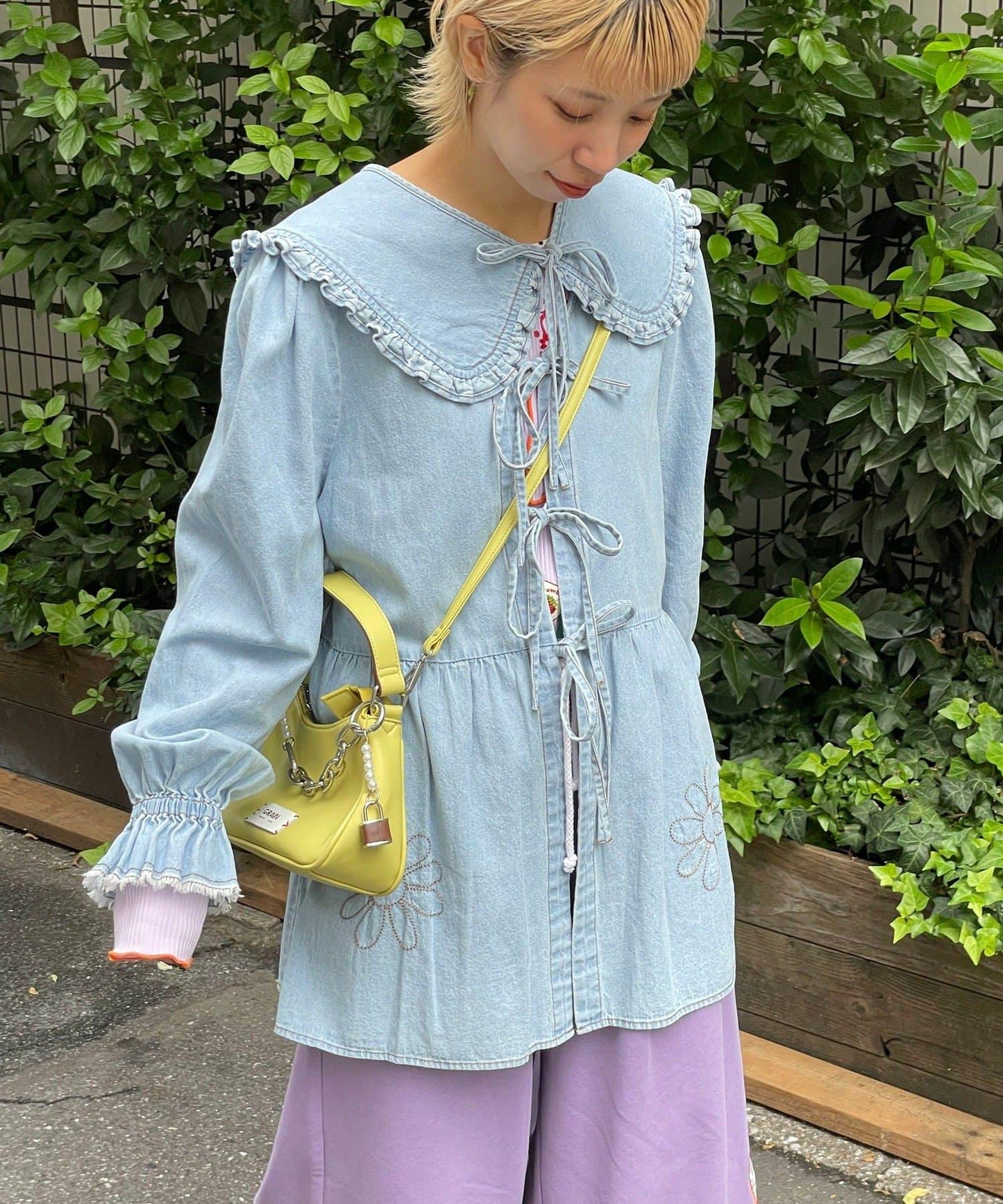 【HELLO.SANFRANCISCO/ハローサンフランシスコ】帶領雛菊刺繡牛仔襯衫