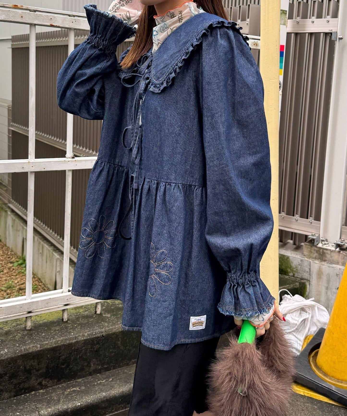 【HELLO.SANFRANCISCO/ハローサンフランシスコ】帶領雛菊刺繡牛仔襯衫