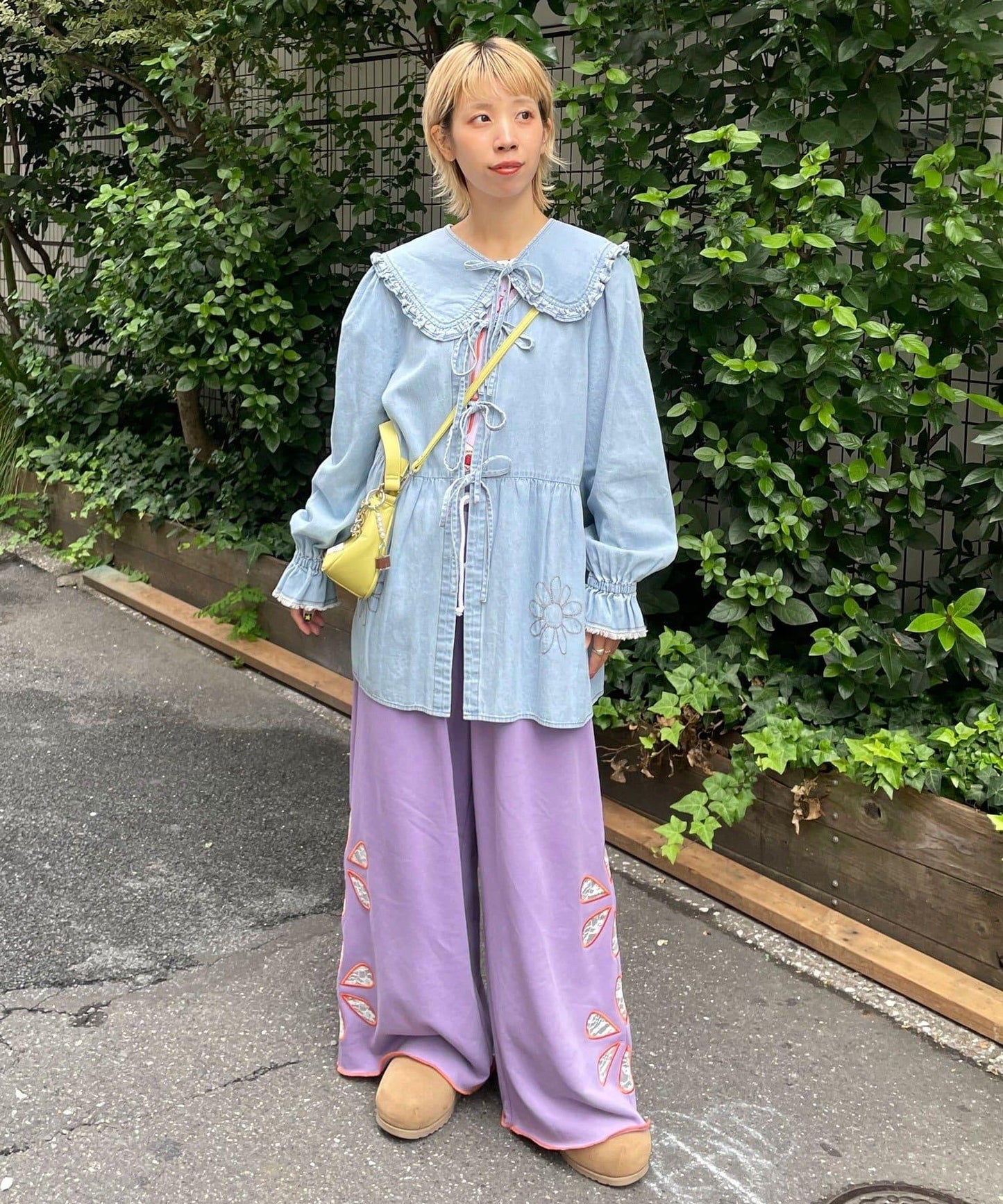 【HELLO.SANFRANCISCO/ハローサンフランシスコ】帶領雛菊刺繡牛仔襯衫