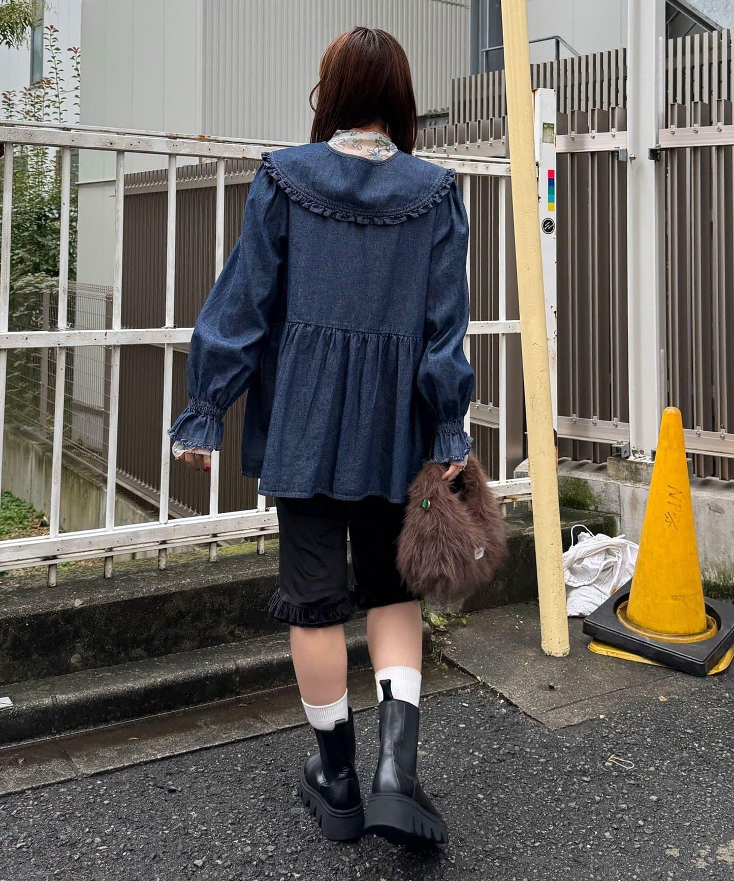 【HELLO.SANFRANCISCO/ハローサンフランシスコ】帶領雛菊刺繡牛仔襯衫