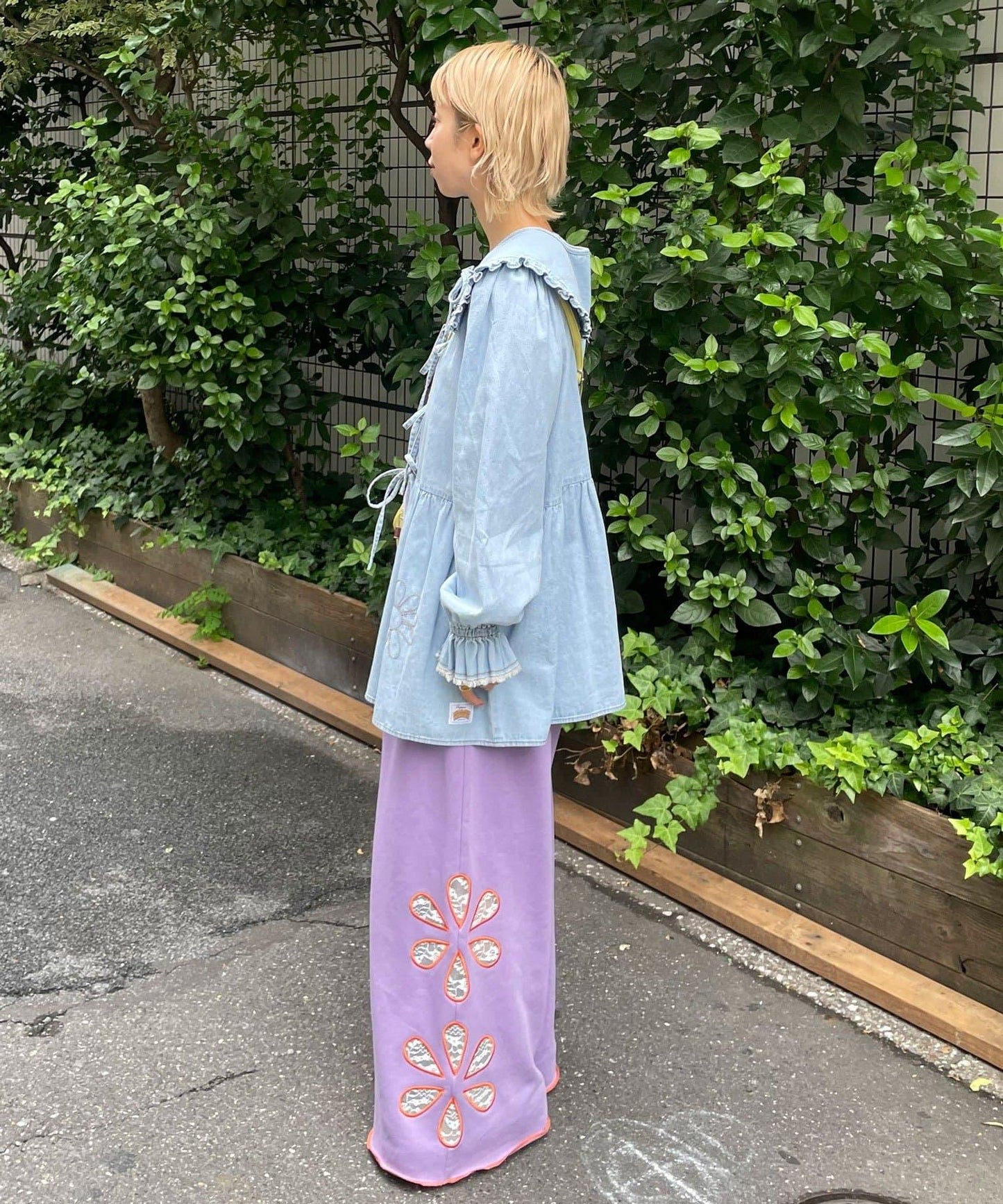 【HELLO.SANFRANCISCO/ハローサンフランシスコ】帶領雛菊刺繡牛仔襯衫