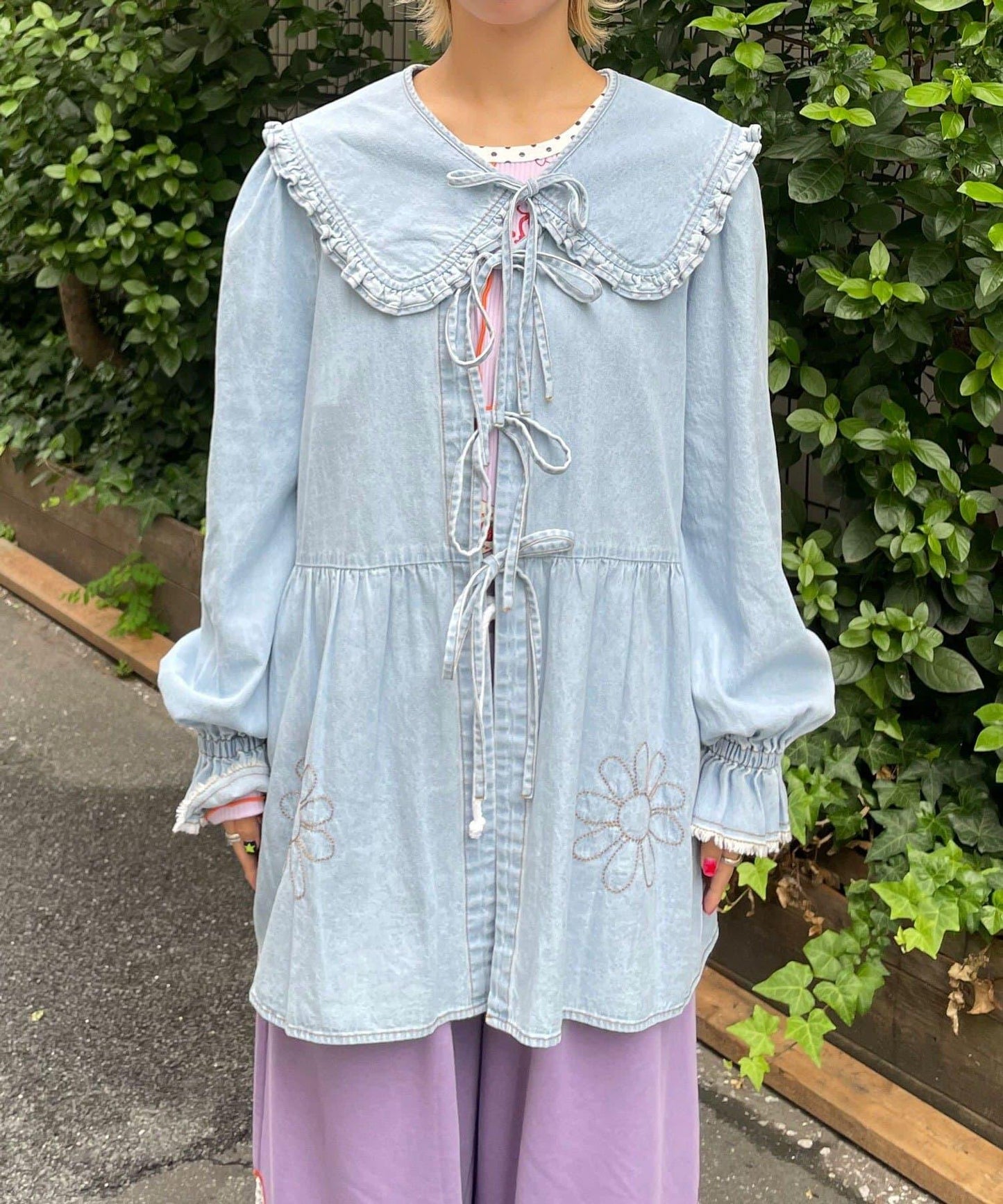 【HELLO.SANFRANCISCO/ハローサンフランシスコ】帶領雛菊刺繡牛仔襯衫