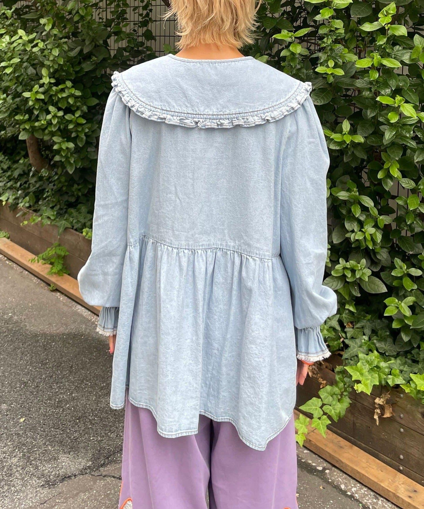 【HELLO.SANFRANCISCO/ハローサンフランシスコ】帶領雛菊刺繡牛仔襯衫