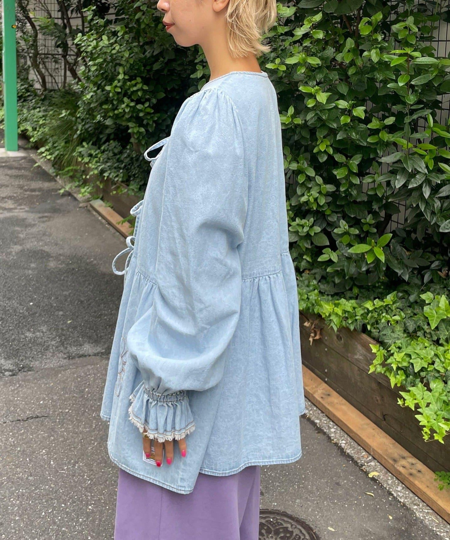 【HELLO.SANFRANCISCO/ハローサンフランシスコ】帶領雛菊刺繡牛仔襯衫