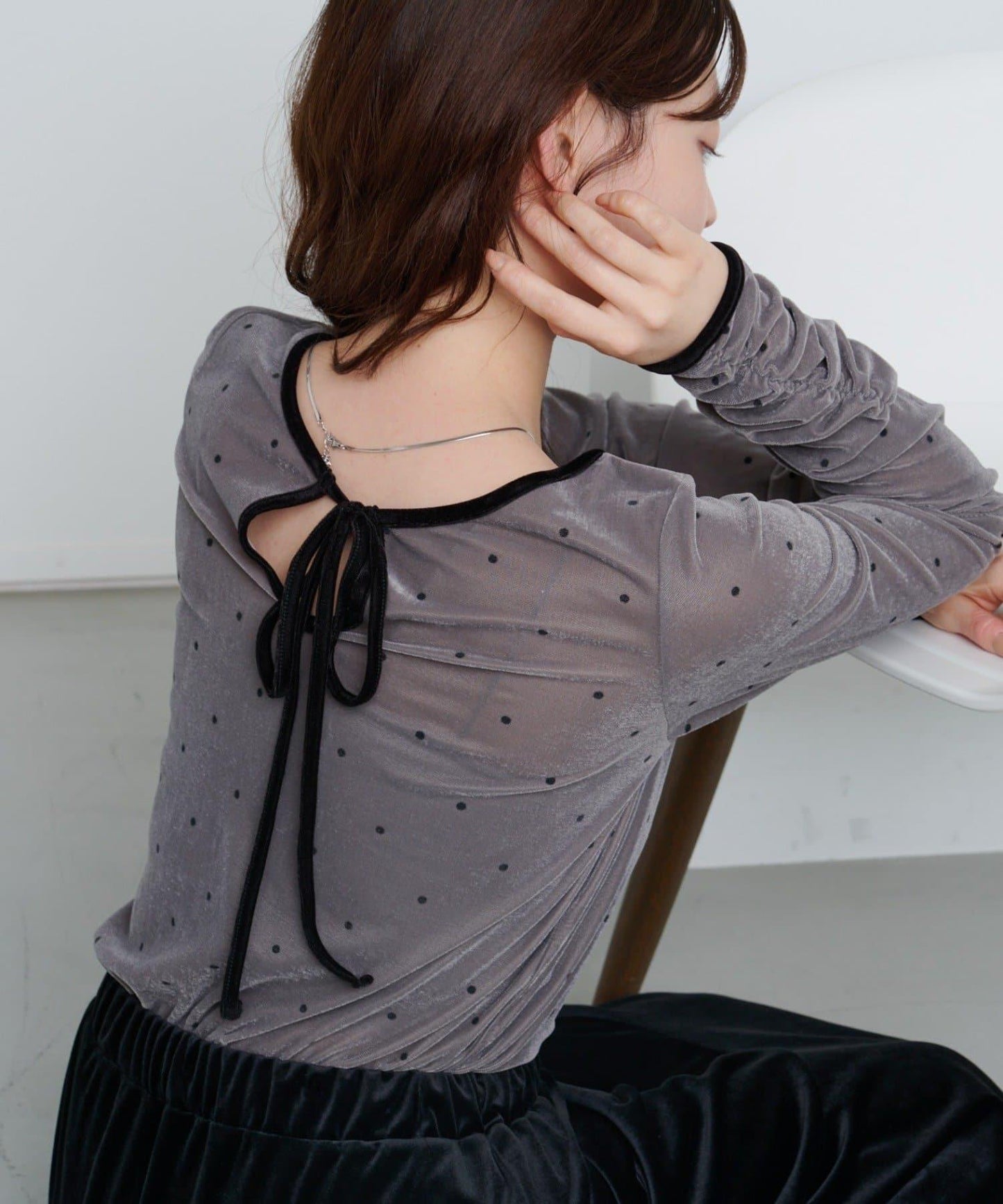波點天鵝絨蝴蝶結套頭衫