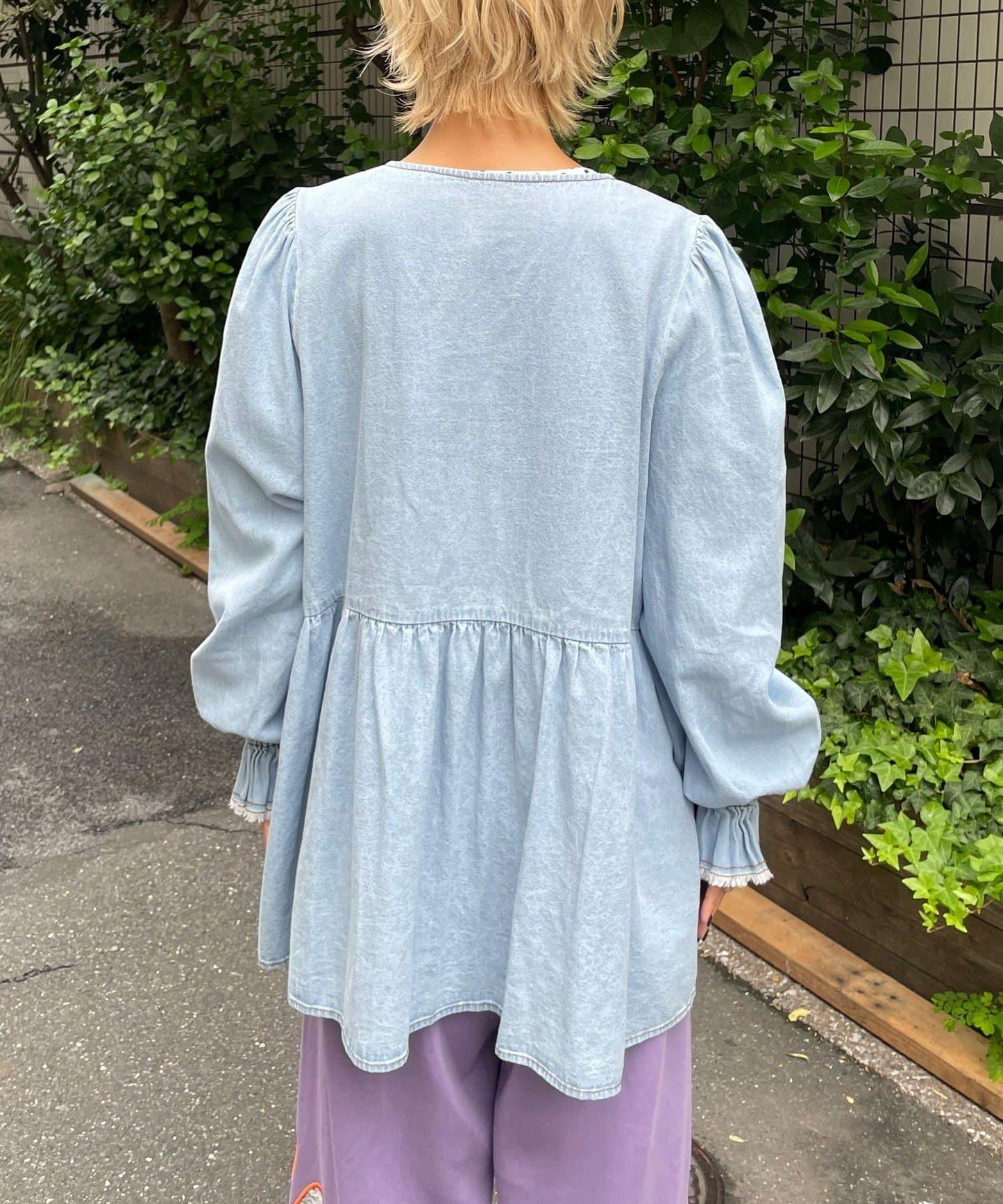 【HELLO.SANFRANCISCO/ハローサンフランシスコ】帶領雛菊刺繡牛仔襯衫