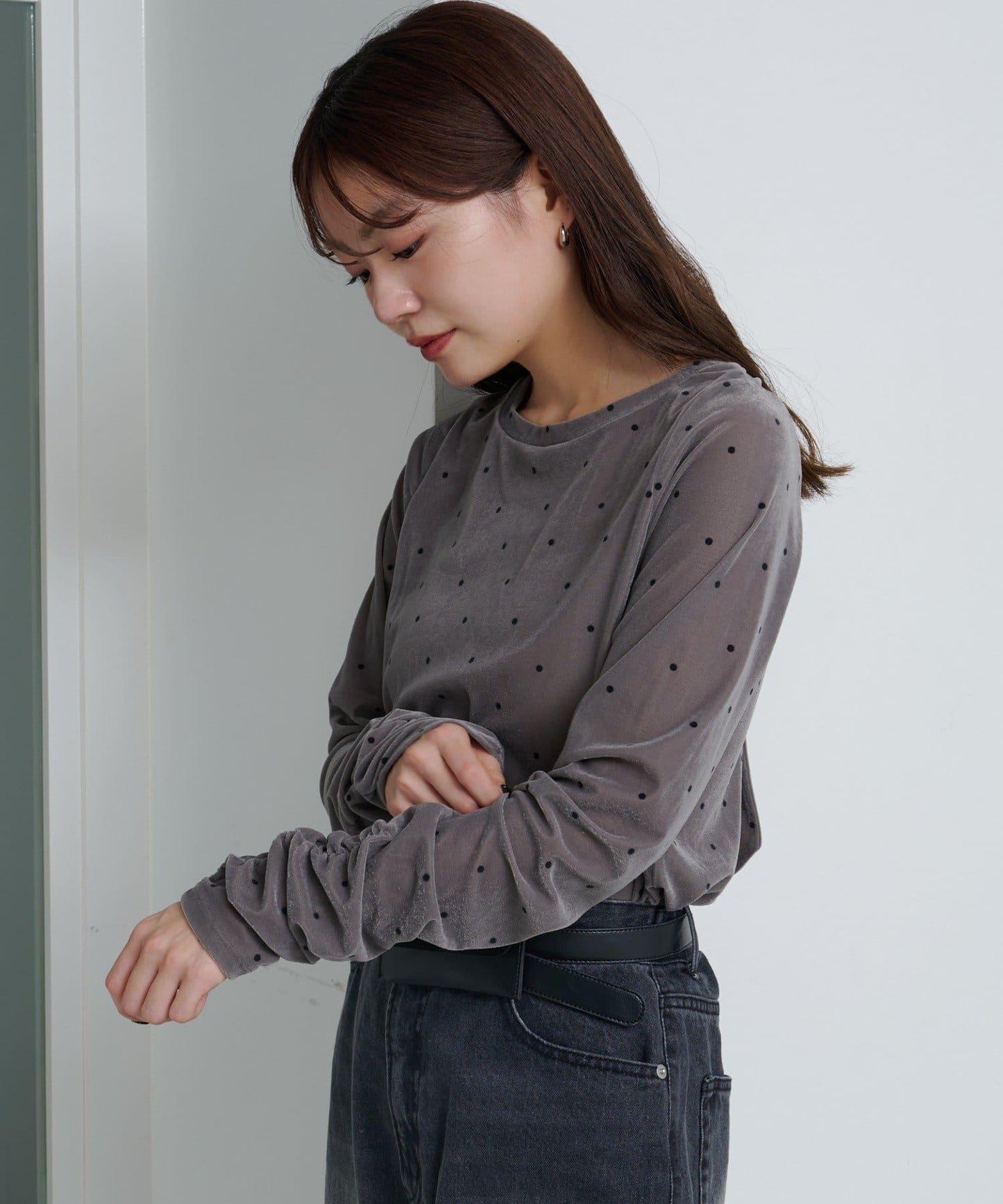 波點天鵝絨蝴蝶結領套頭衫