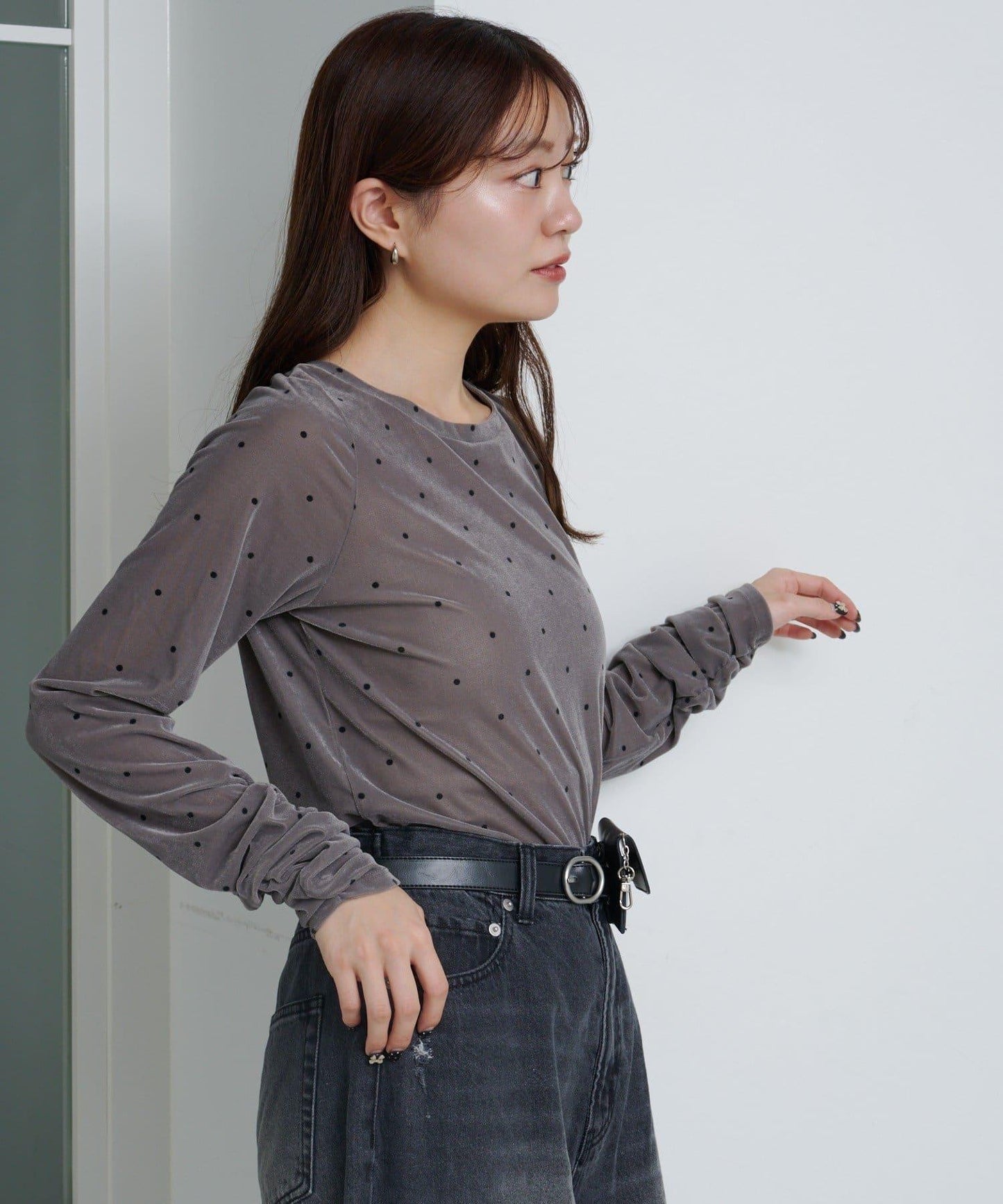 波點天鵝絨蝴蝶結領套頭衫