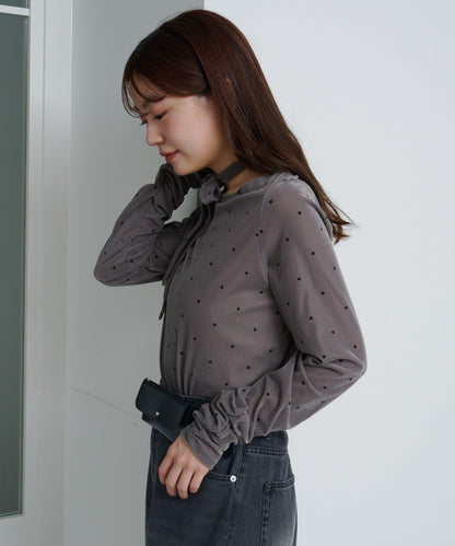 波點天鵝絨蝴蝶結領套頭衫