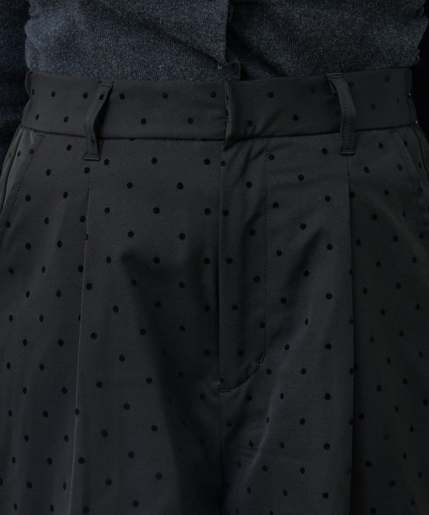 波點緞面短褲