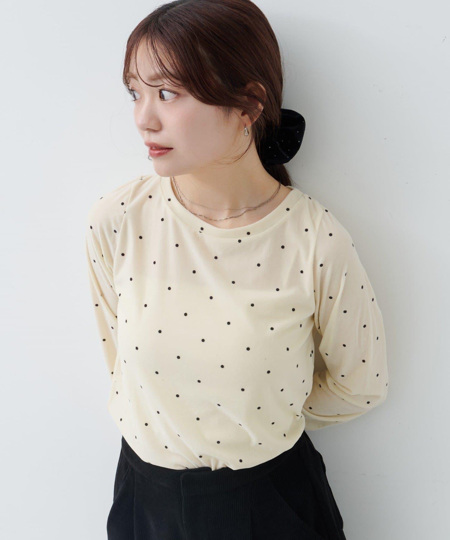 波點天鵝絨蝴蝶結領套頭衫