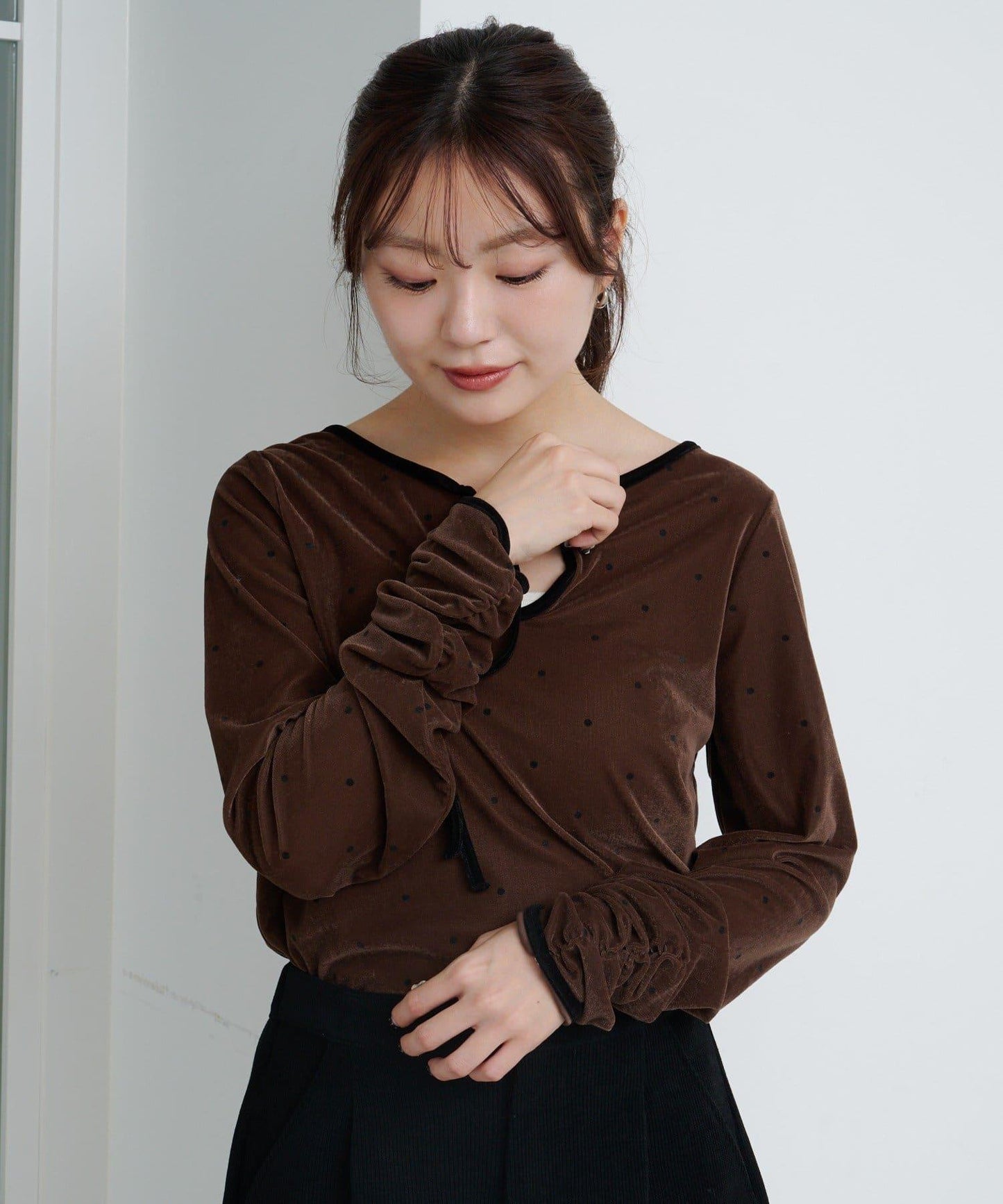 波點天鵝絨蝴蝶結套頭衫