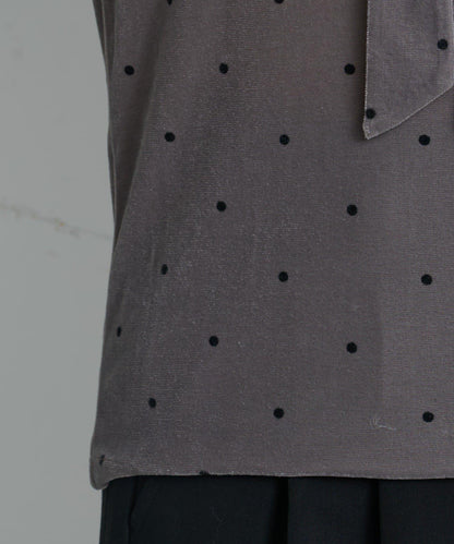 波點天鵝絨蝴蝶結領套頭衫