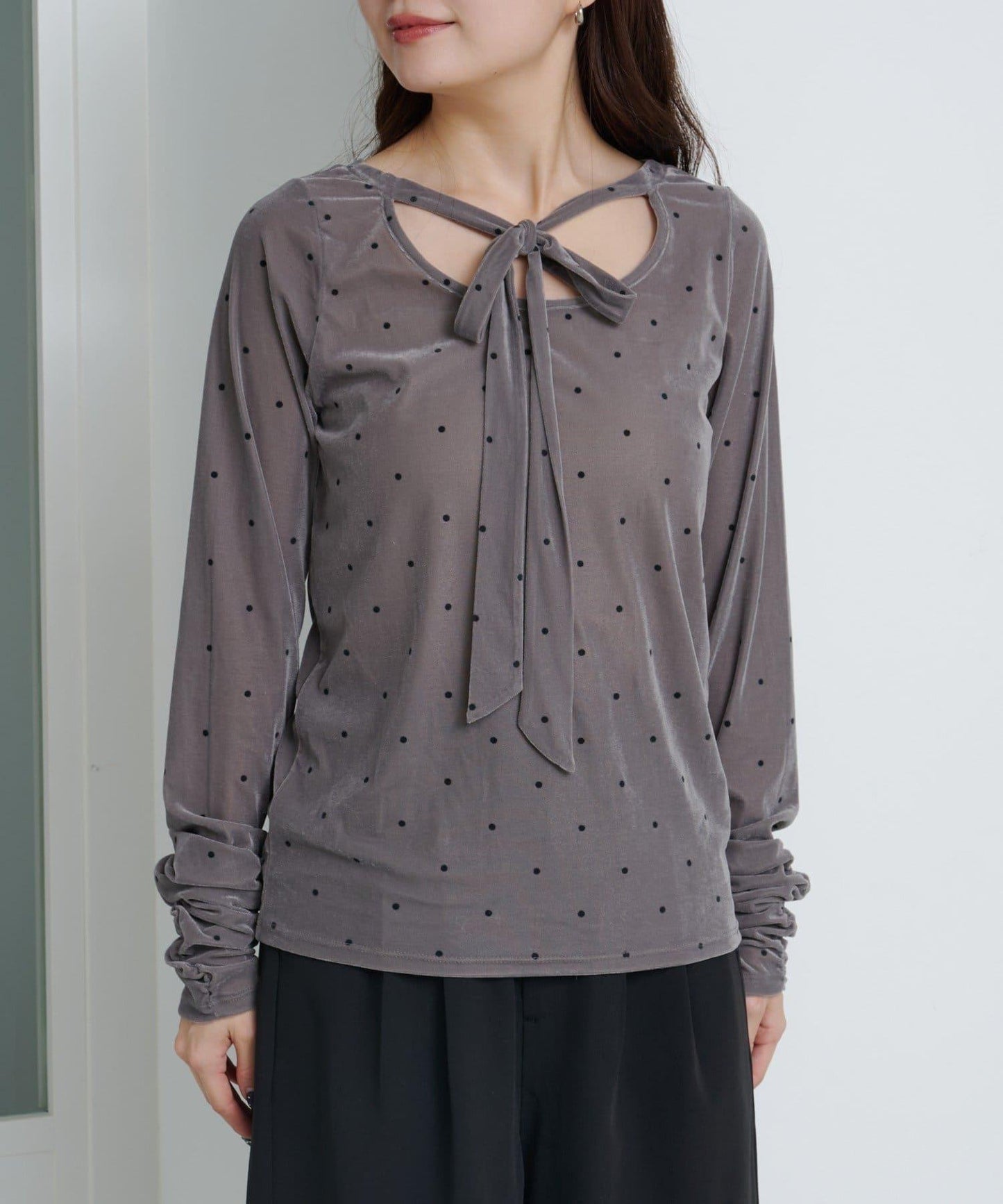 波點天鵝絨蝴蝶結領套頭衫