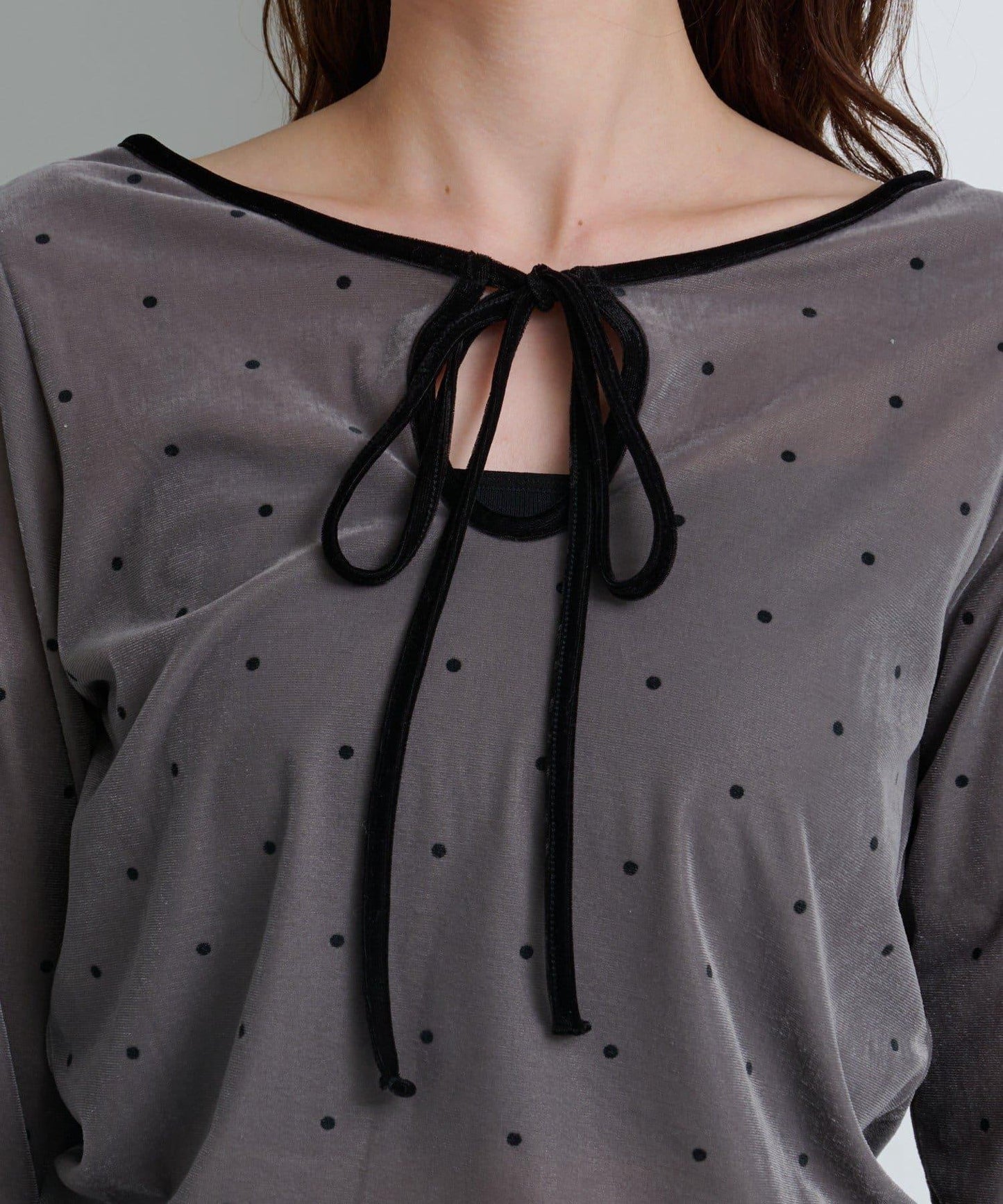 波點天鵝絨蝴蝶結套頭衫