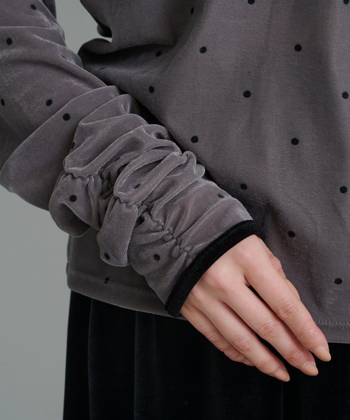 波點天鵝絨蝴蝶結套頭衫