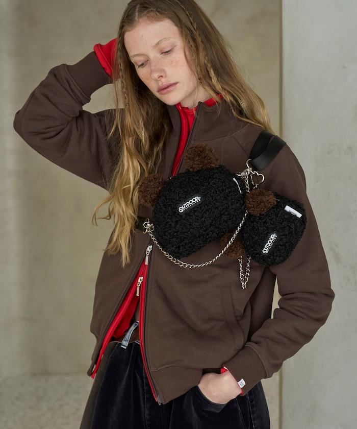 x BASICKS 仿羊羔絨熊造型包