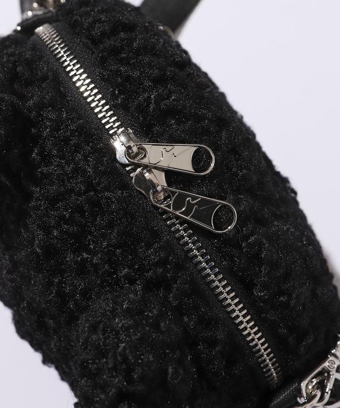 x BASICKS 仿羊羔絨熊造型包