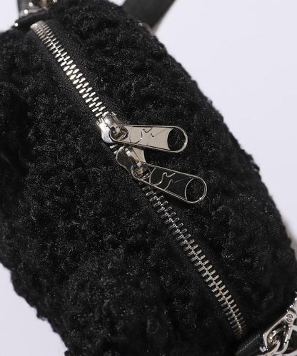 x BASICKS 仿羊羔絨熊造型包