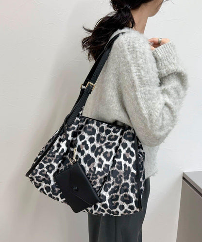 防潑水帶扣尼龍單肩包