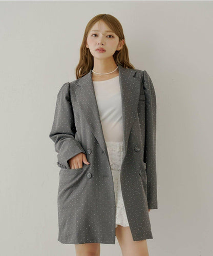 【Chico】帶玫瑰花胸針的蓬鬆長款夾克