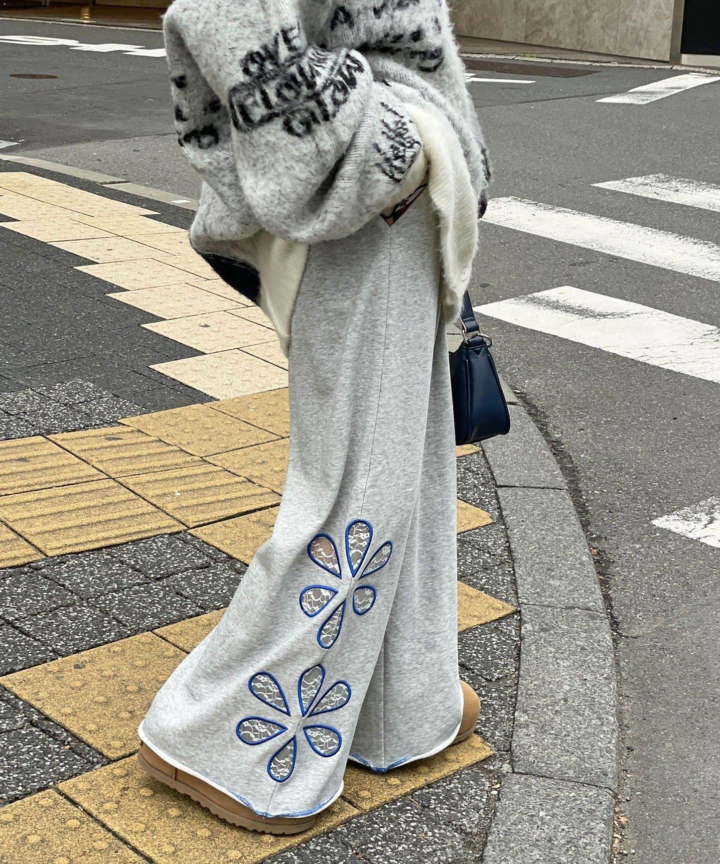 【HELLO.SANFRANCISCO/ハローサンフランシスコ】花卉剪裁寬鬆衛褲