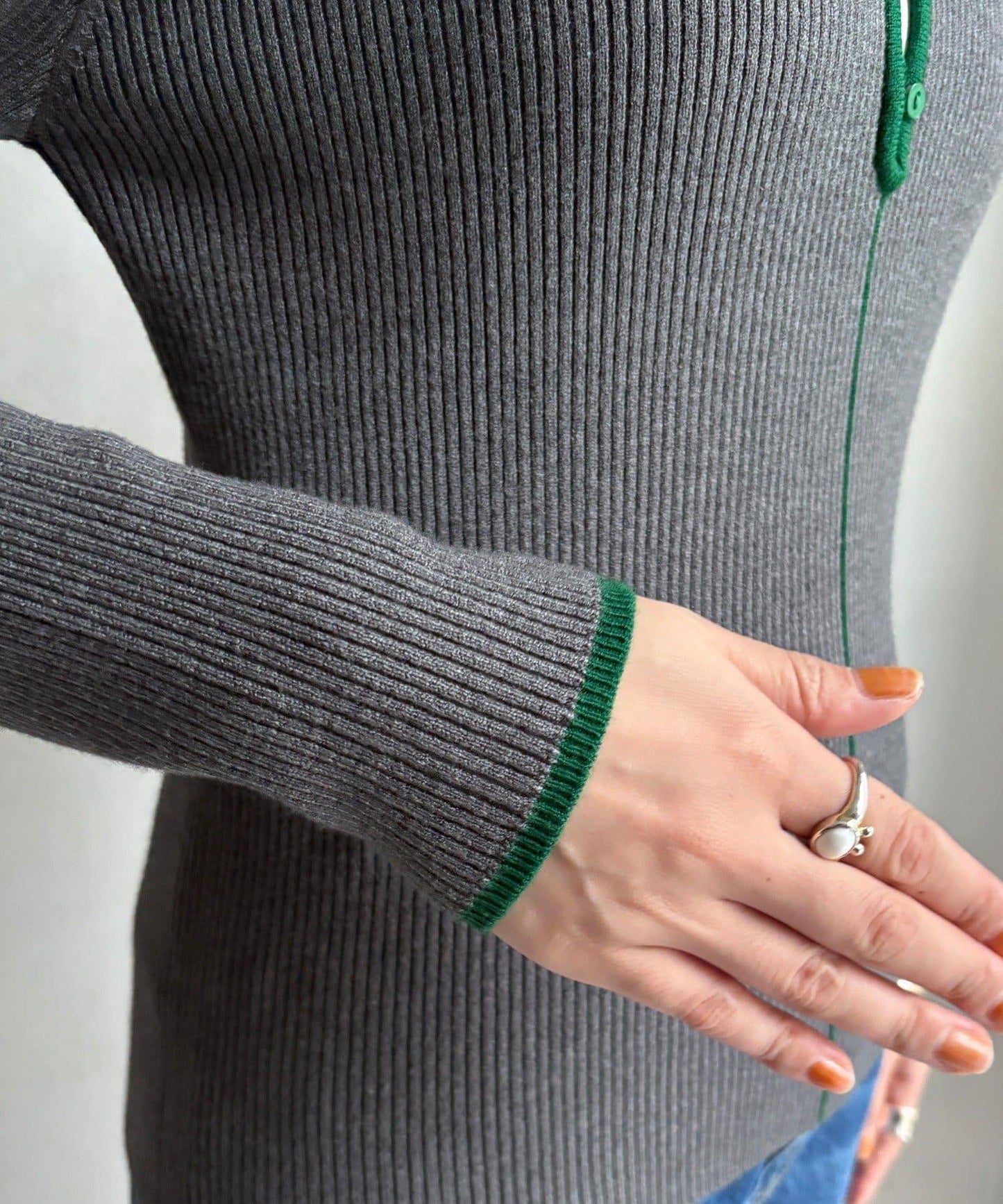 前後兩穿拼色羅紋針織衫