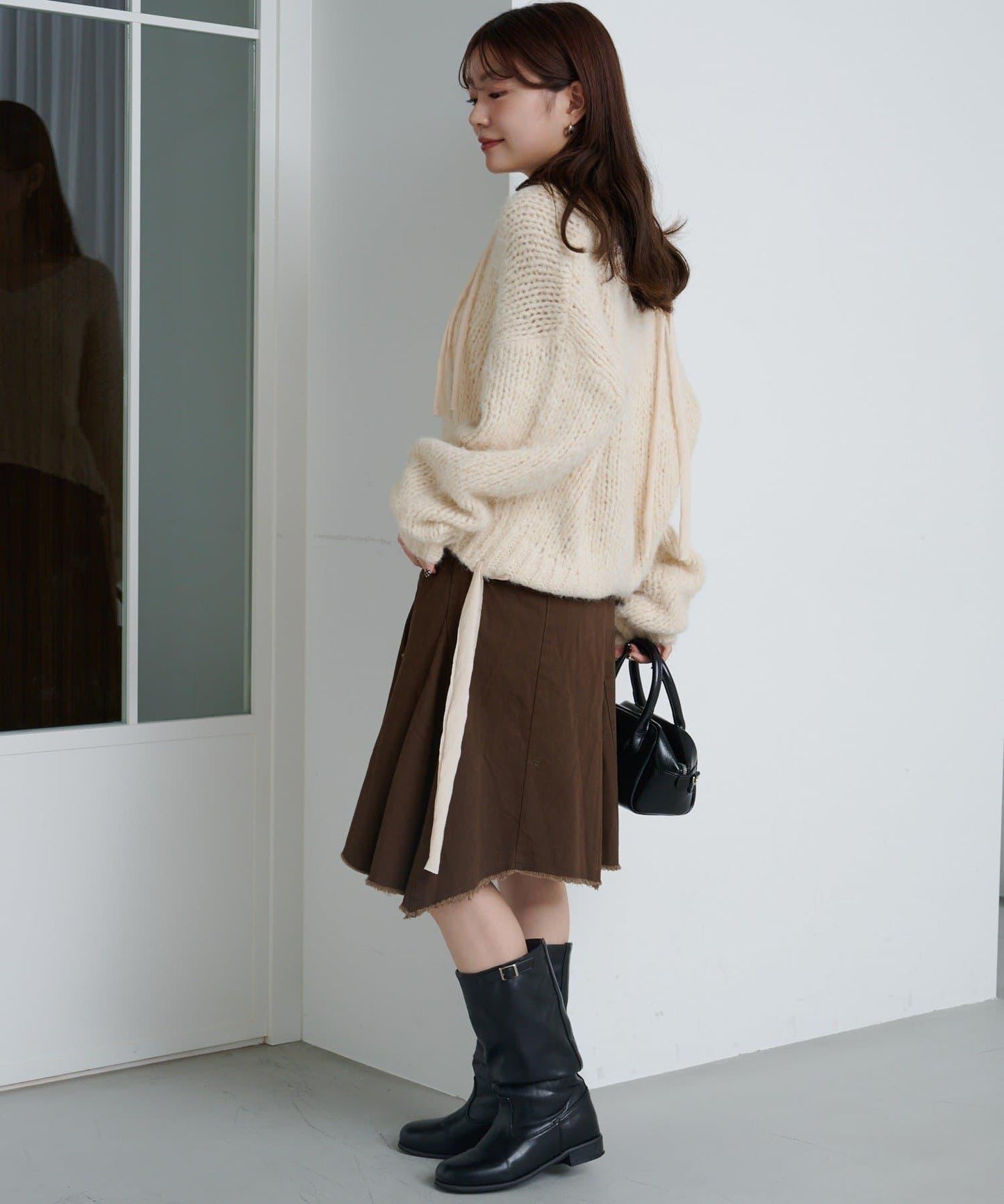 蝴蝶結帶裝飾低領短款針織衫