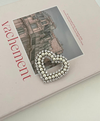 珍珠裝飾愛心胸針