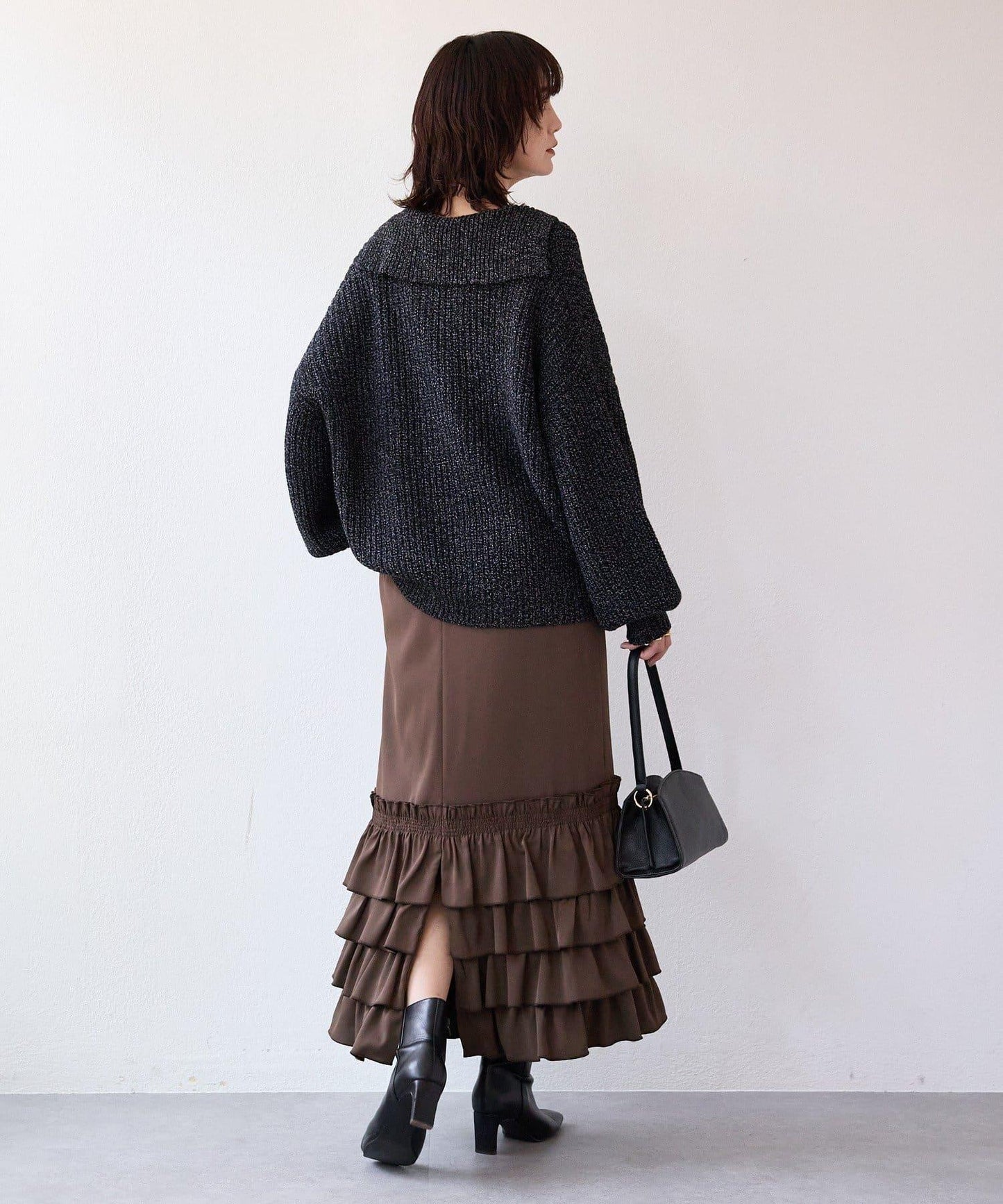 【營造輕盈穿搭感】混色開領針織衫