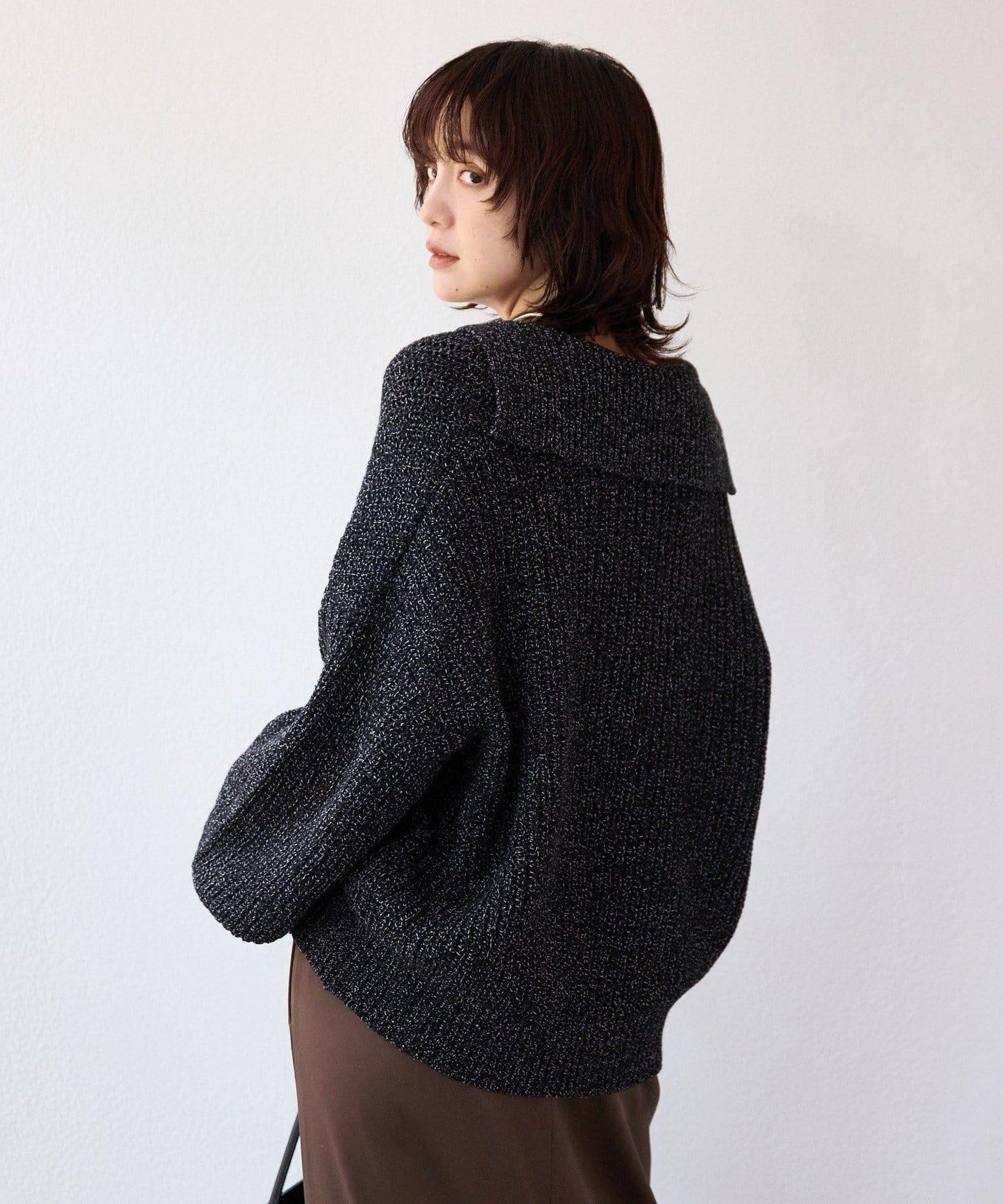 【營造輕盈穿搭感】混色開領針織衫