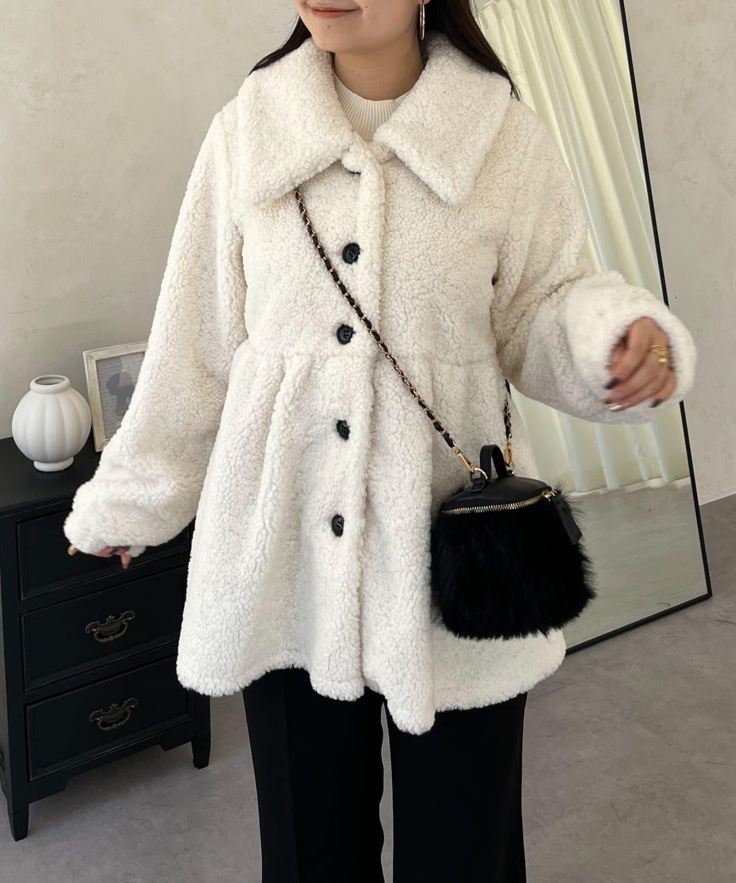 荷葉邊羊羔絨大衣