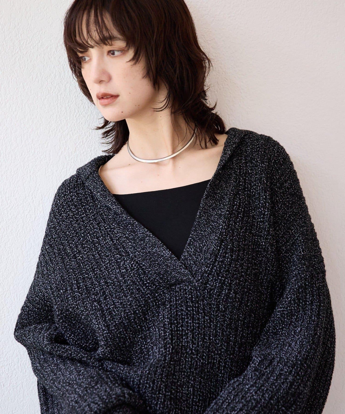 【營造輕盈穿搭感】混色開領針織衫