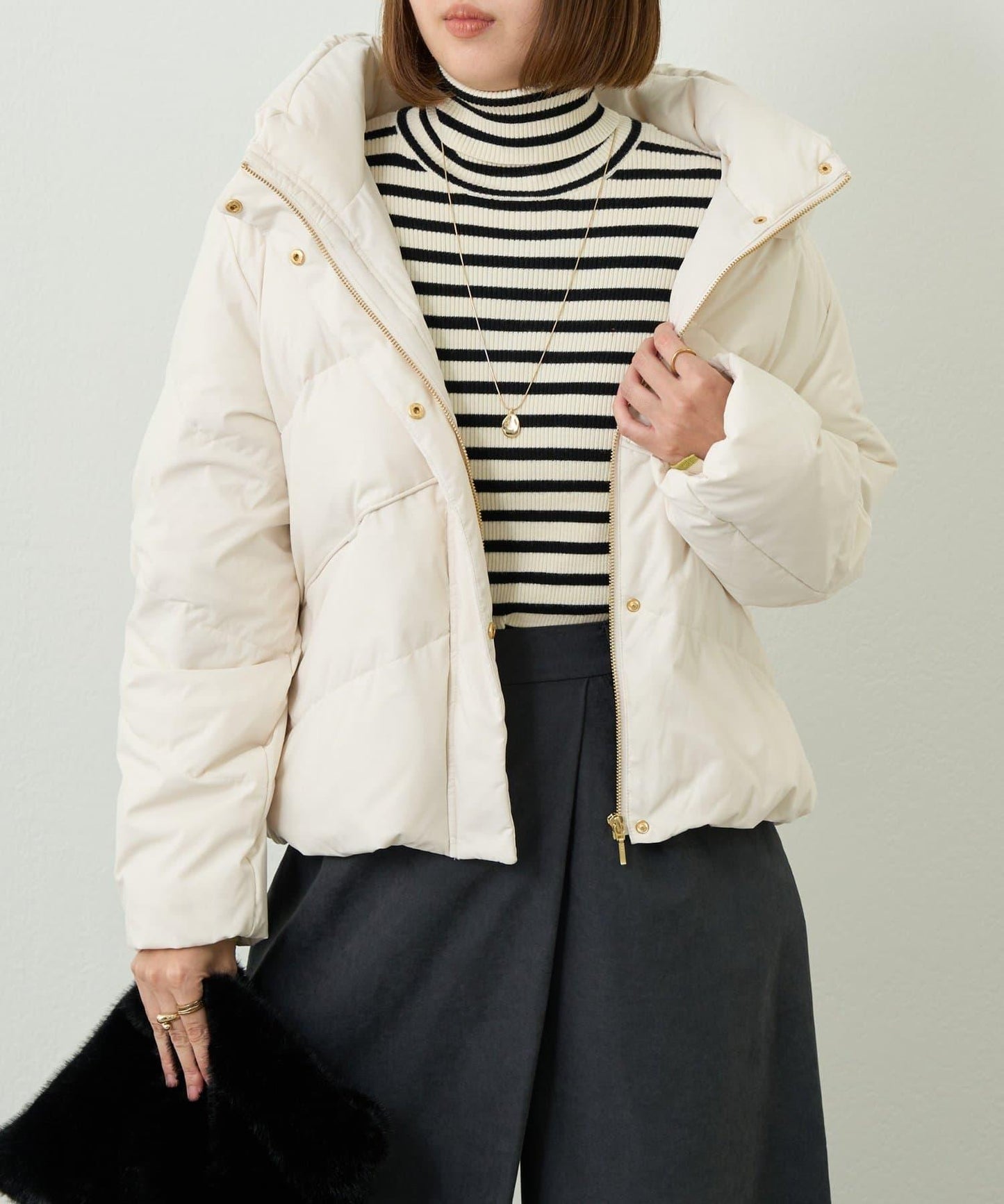 輕盈易穿彈力高領純羽絨服