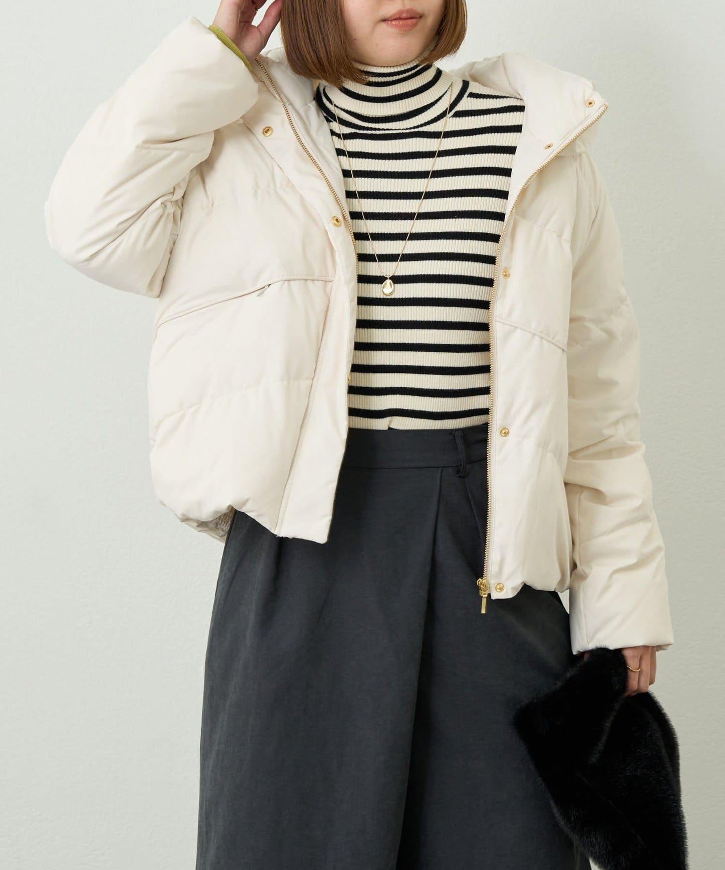 輕盈易穿彈力高領純羽絨服