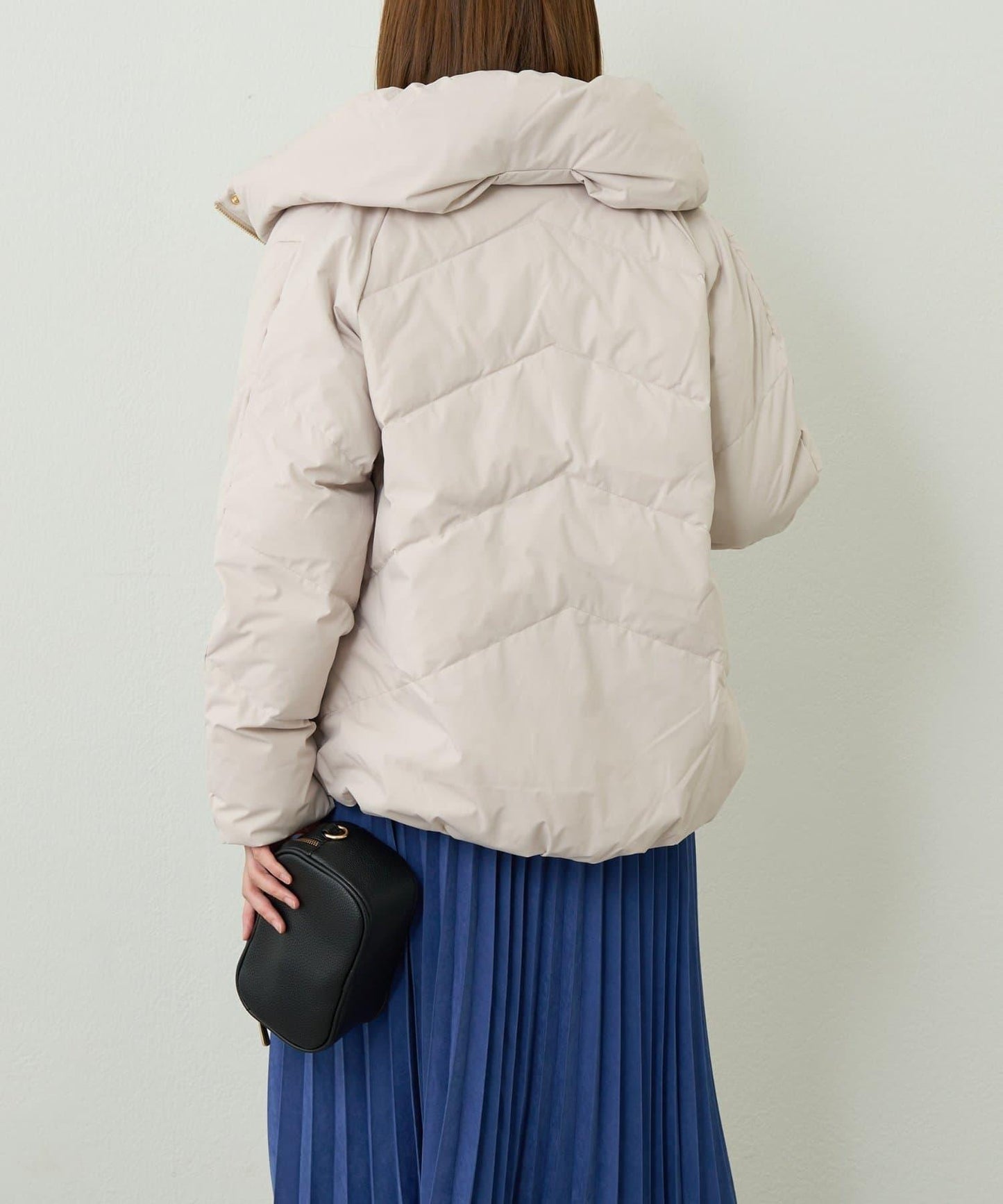 輕盈易穿彈力高領純羽絨服