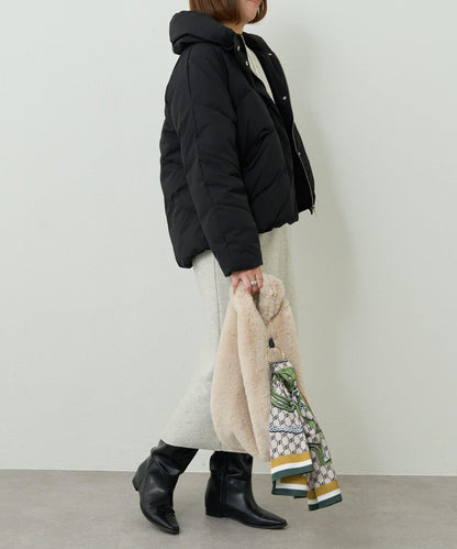 輕盈易穿彈力高領純羽絨服