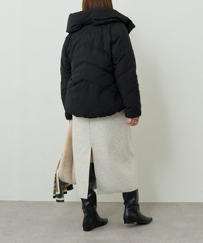 輕盈易穿彈力高領純羽絨服