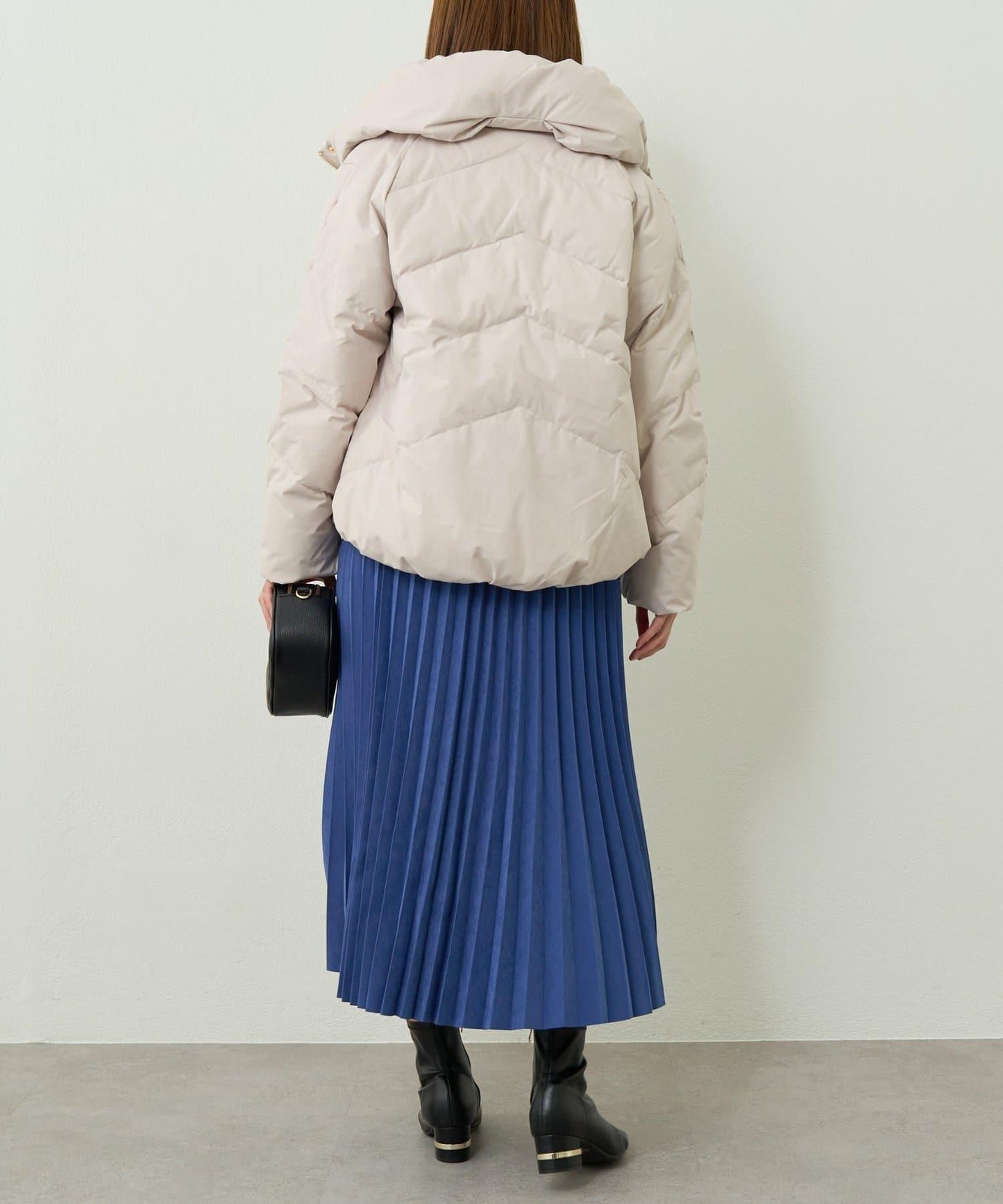 輕盈易穿彈力高領純羽絨服