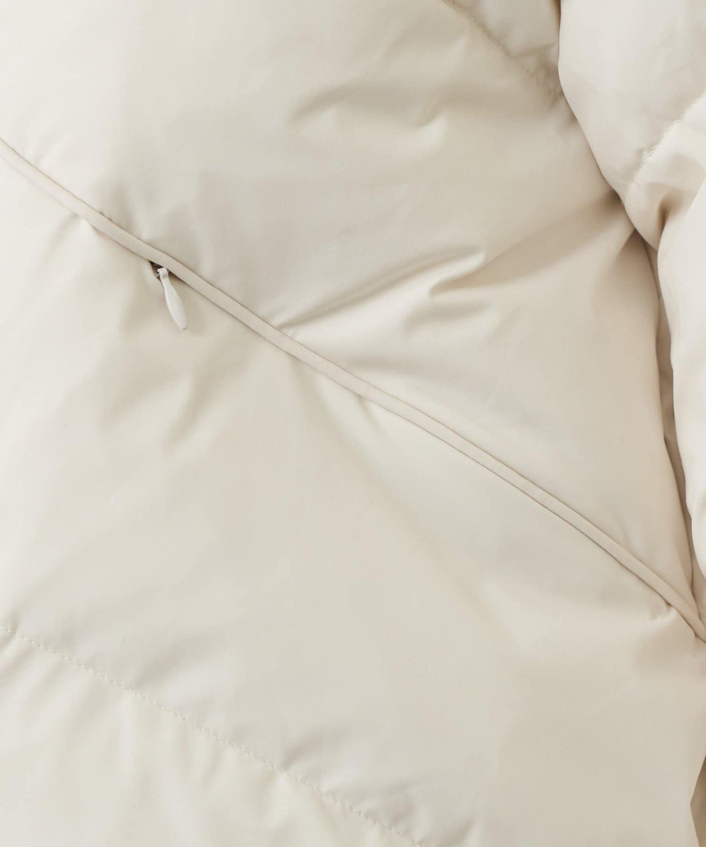 輕盈易穿彈力高領純羽絨服