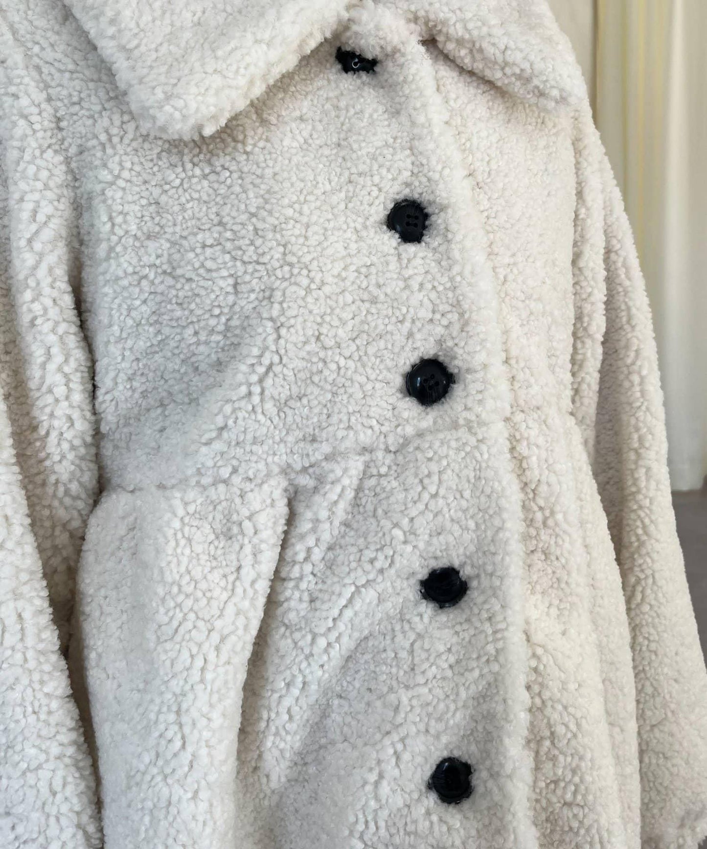 荷葉邊羊羔絨大衣