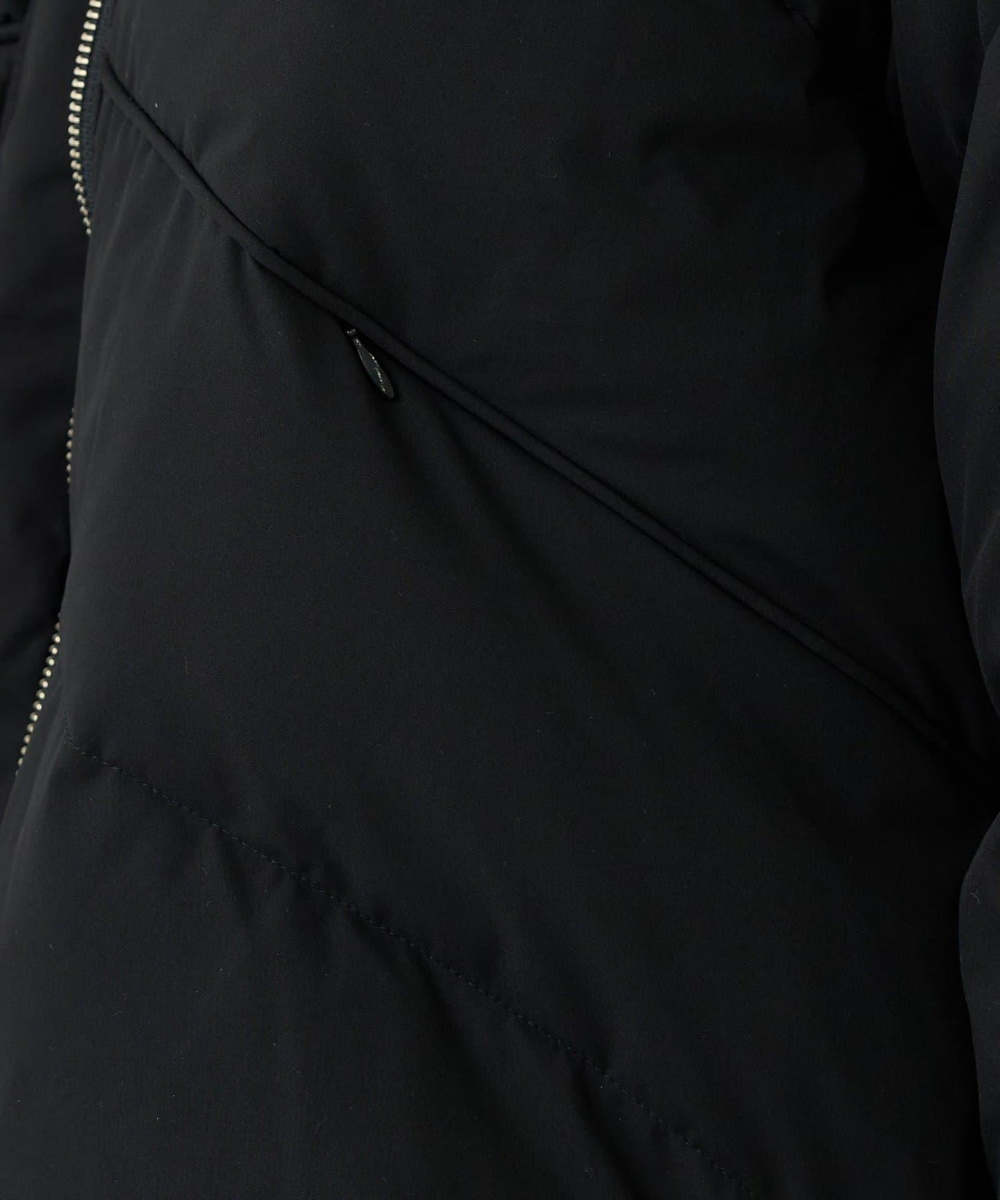 輕盈易穿彈力高領純羽絨服