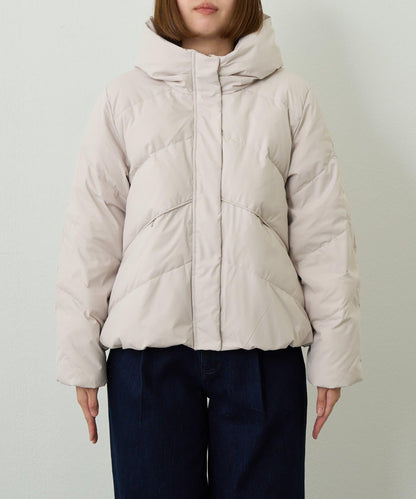 輕盈易穿彈力高領純羽絨服