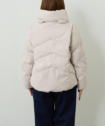 輕盈易穿彈力高領純羽絨服