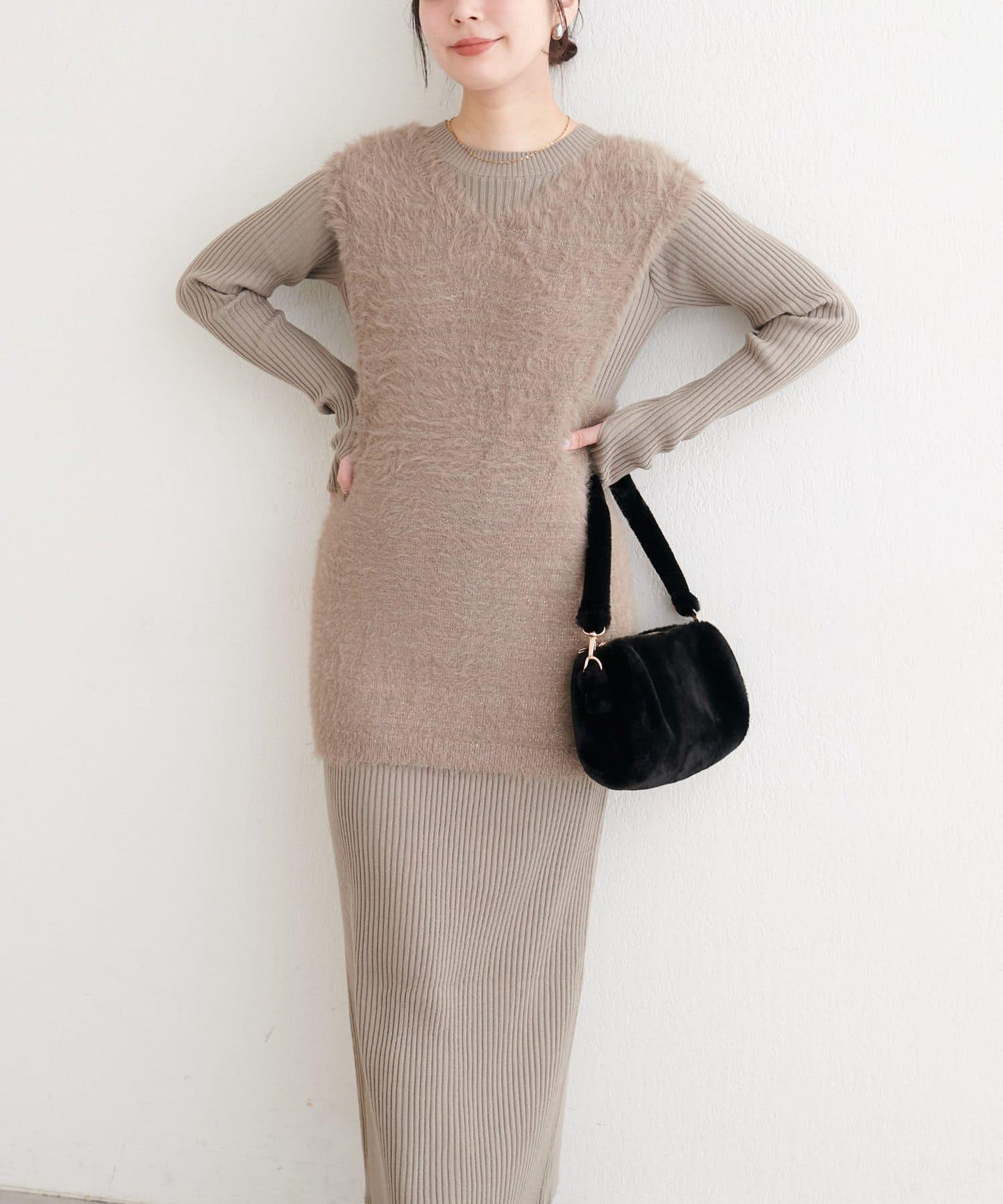 〈osono〉亮片羽毛針織背心×羅紋連衣裙